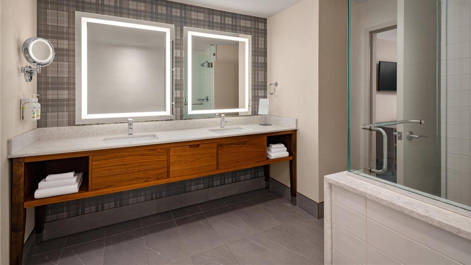 Pomeroy Hotel Fort McMurray Suite