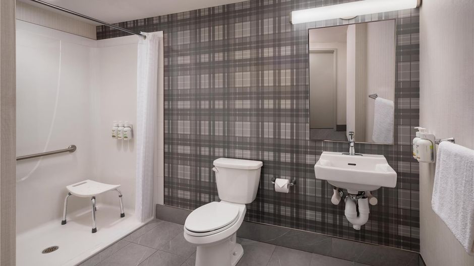 Pomeroy Hotel Fort McMurray Room
