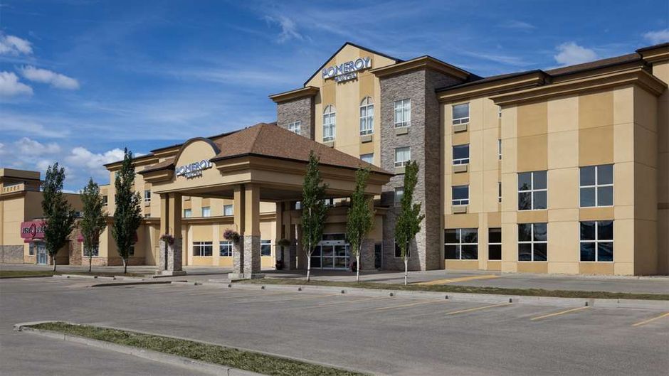 Pomeroy Hotel & Conference Centre Exterior