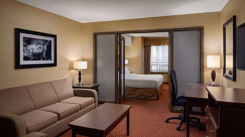 Pomeroy Hotel & Conference Centre Suite