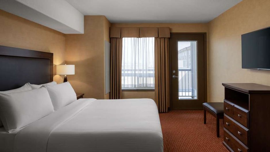 Pomeroy Hotel & Conference Centre Suite