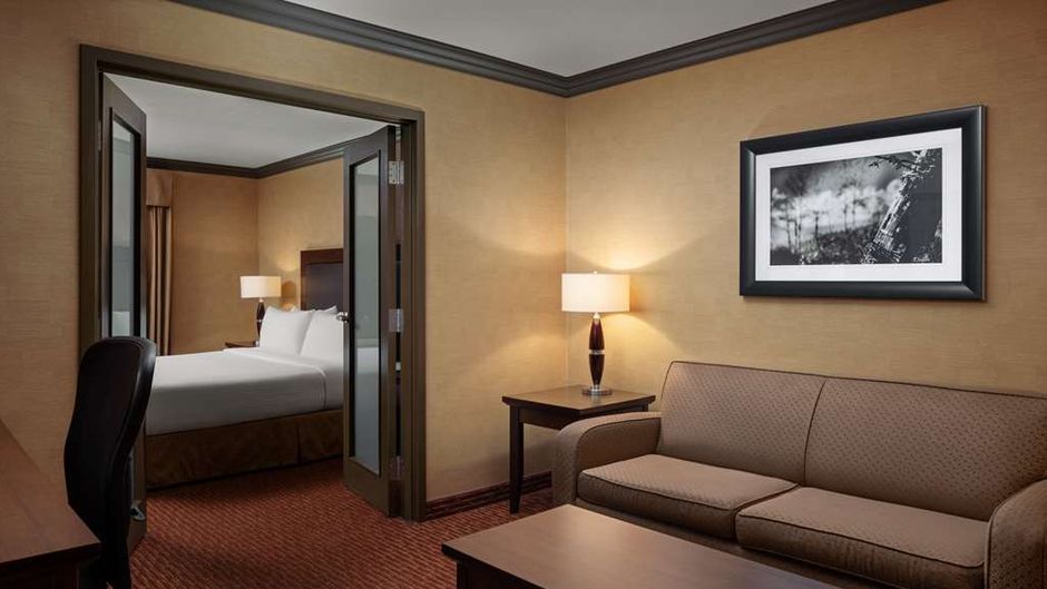 Pomeroy Hotel & Conference Centre Suite
