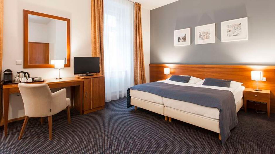 Hotel Carol Room