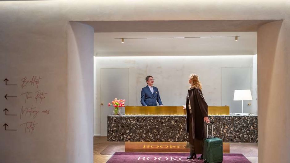 Hotel Bookquet Lobby