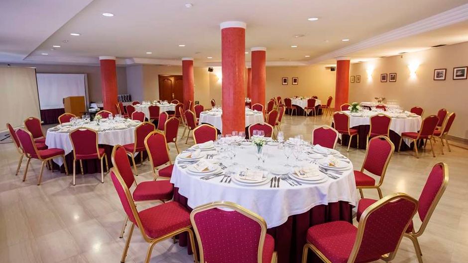 Gran Hotel De Ferrol Ballroom