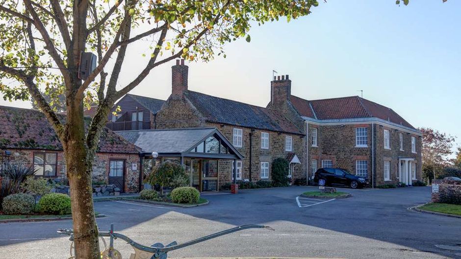 Knights Hill Hotel & Spa Exterior