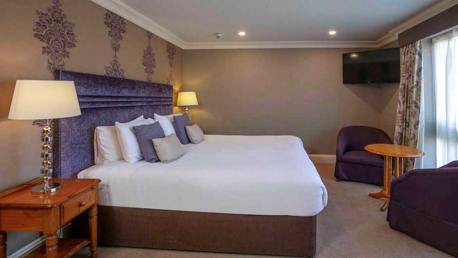 Knights Hill Hotel & Spa Room