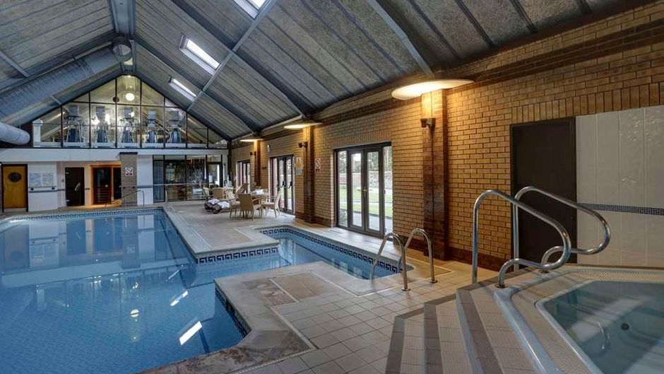 Knights Hill Hotel & Spa Pool