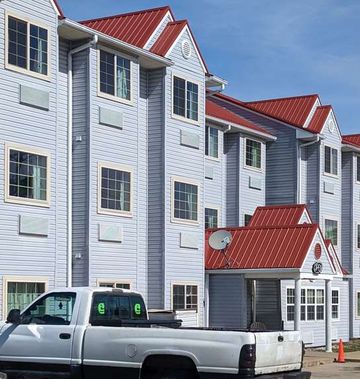 St Clair Inn & Suites