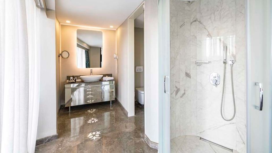 Hotel Opera Suite