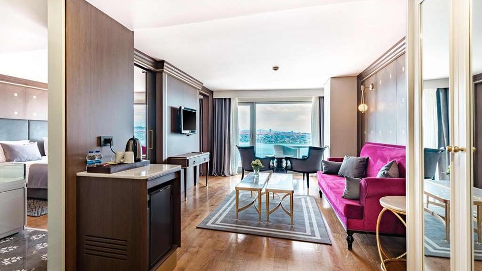 Hotel Opera Suite