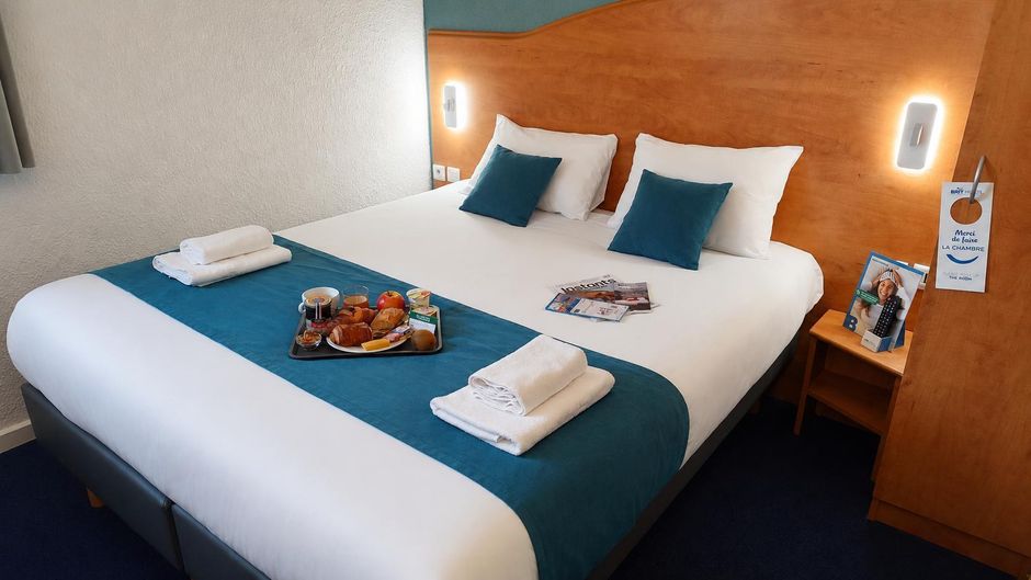 Brit Hotel Caen Herouville Room