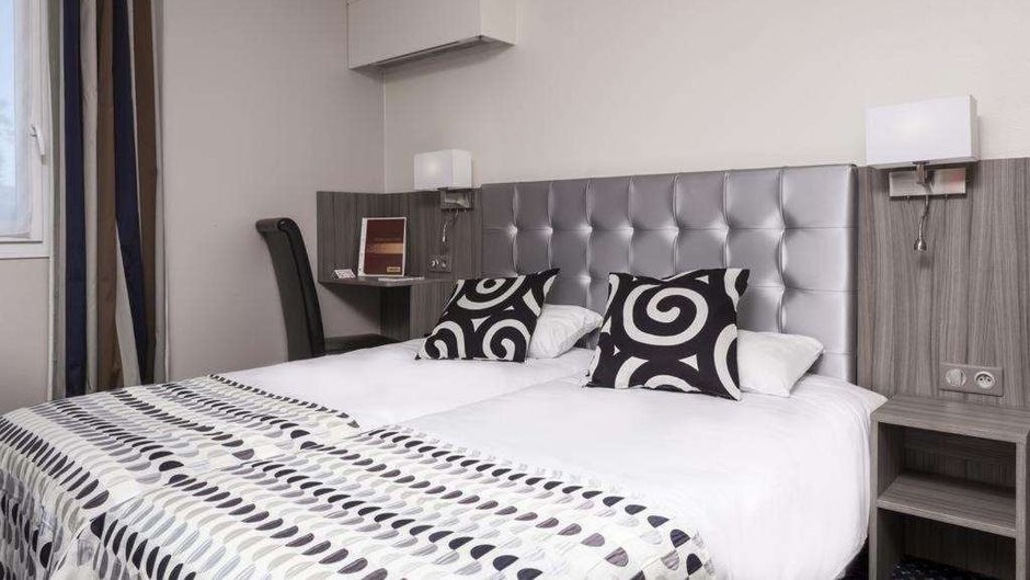 Brit Hotel de Foix Room