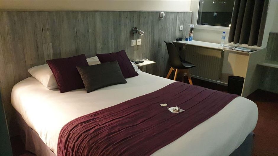 Brit Hotel Dak Room
