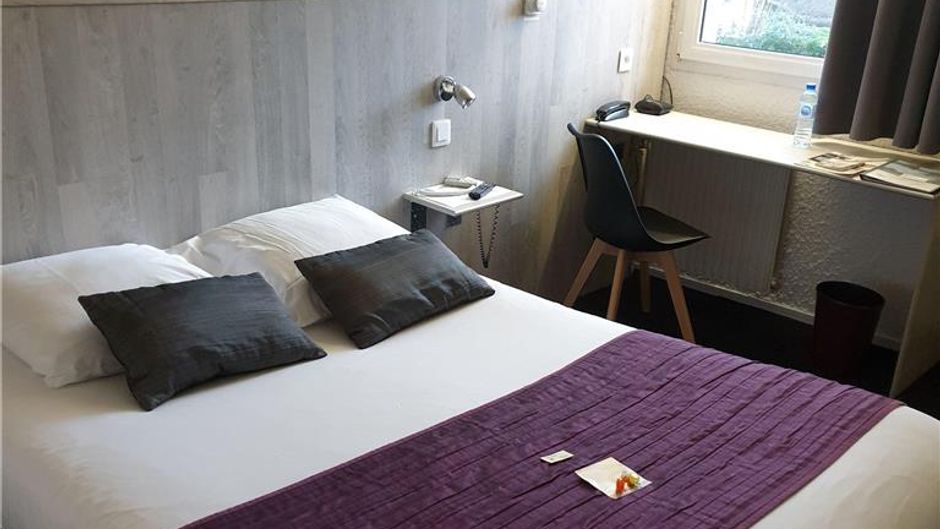 Brit Hotel Dak Room