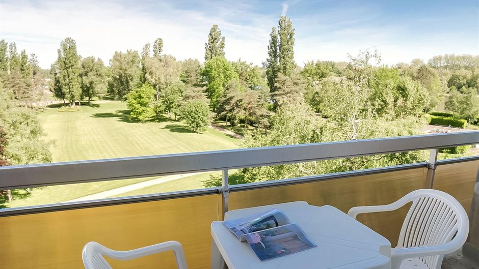 Brit Hotel Le Parc Vichy Exterior