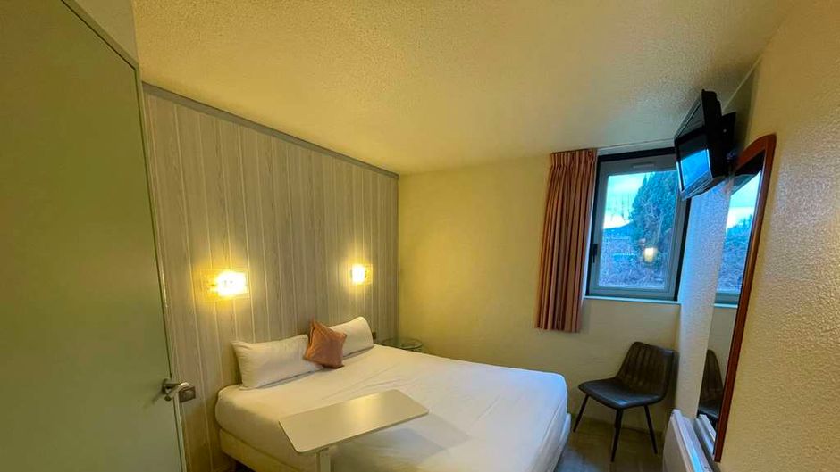 Brit Hotel Chambery Room