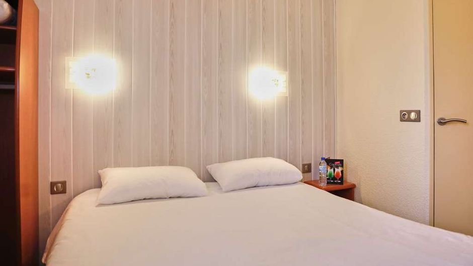 Brit Hotel Chambery Room