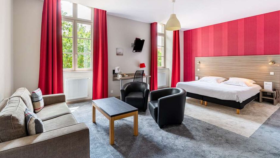 Brit Hotel Le Connectable Room