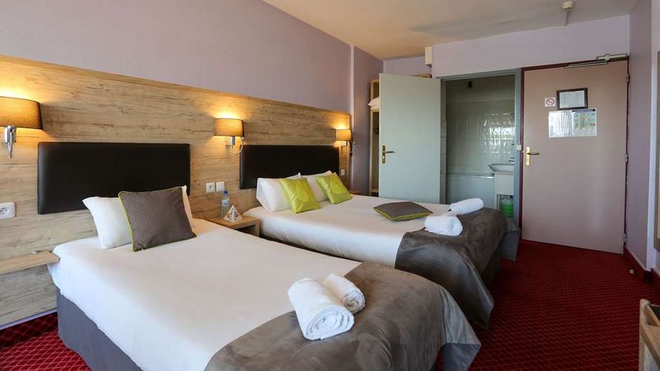 Brit Hotel Bleu Nuit Room