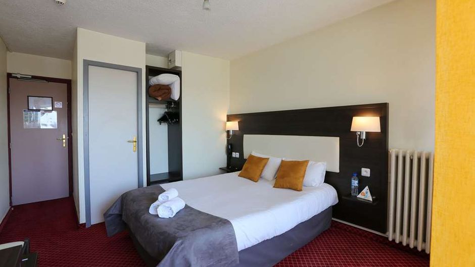 Brit Hotel Bleu Nuit Room
