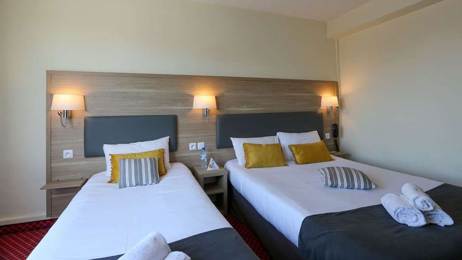 Brit Hotel Bleu Nuit Room