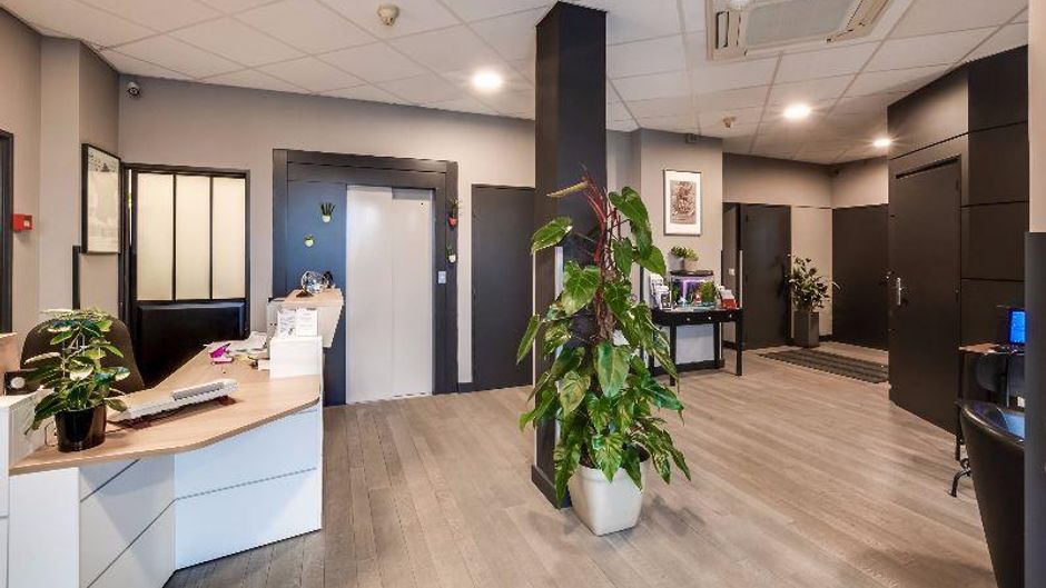 Brit Hotel Saint-Nazaire Center Gare Lobby
