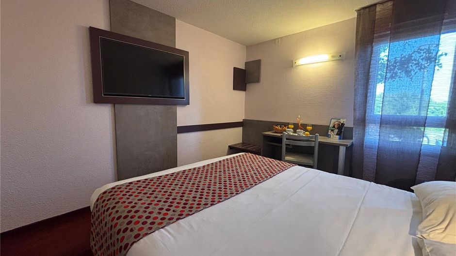 Brit Hotel Le Mans Nord Room