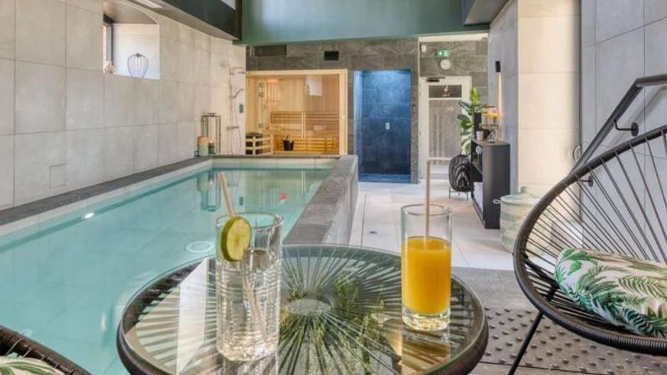 Brit Hotel Les Voyageurs Pool