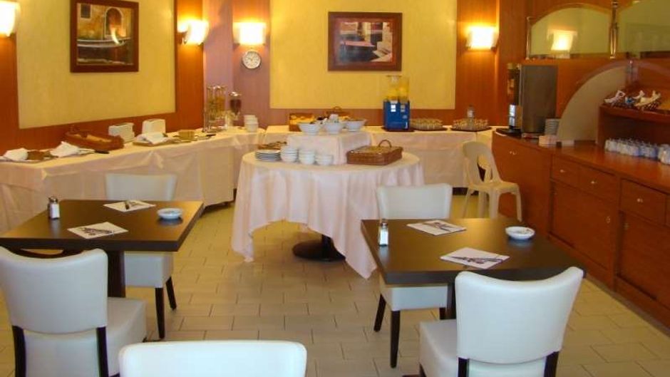 Brit Hotel du Lac Restaurant