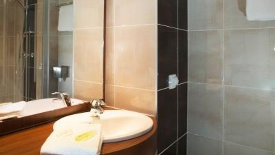 Brit Hotel Le Cheops Tours Room
