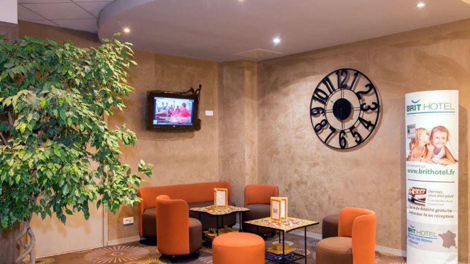 Brit Hotel Le Cheops Tours Meeting