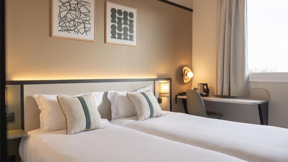 Brit Hotel l'Adresse Room