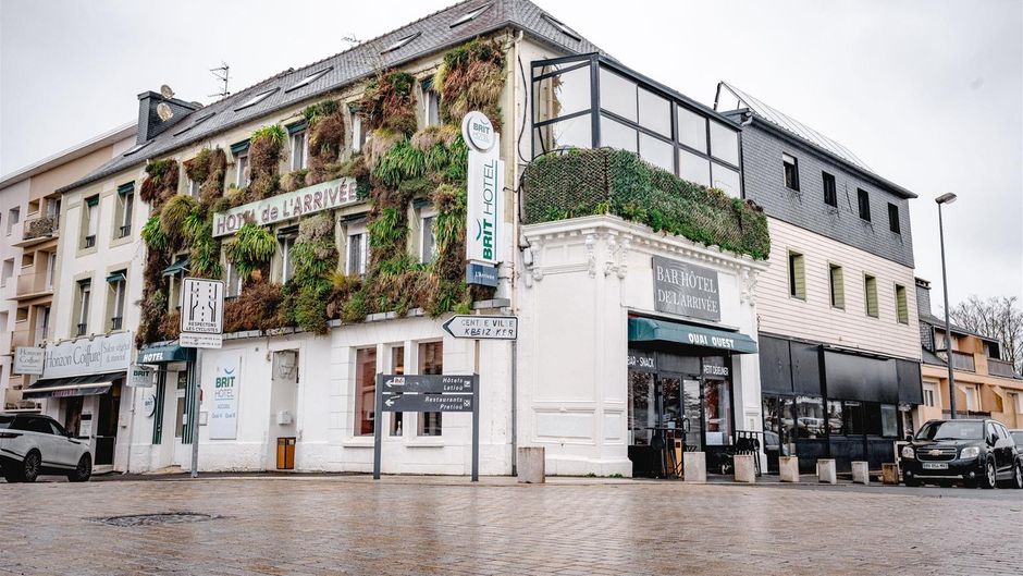 Brit Hotel L'Arrivee Guingamp Exterior