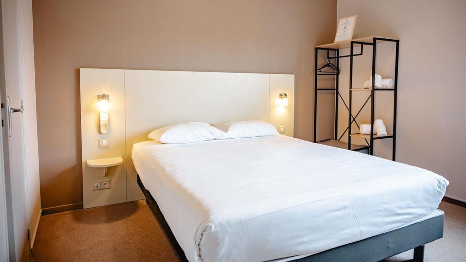 Brit Hotel L'Arrivee Guingamp Room