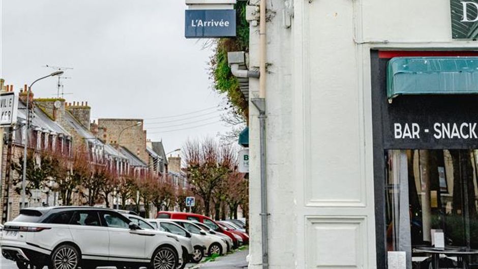 Brit Hotel L'Arrivee Guingamp Exterior