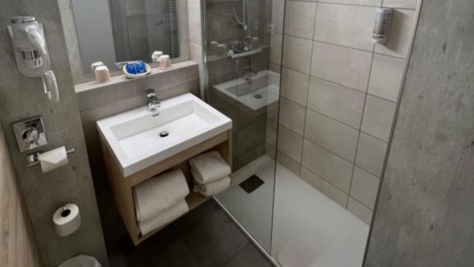 Brit Hotel Au Relais Du Vern Room