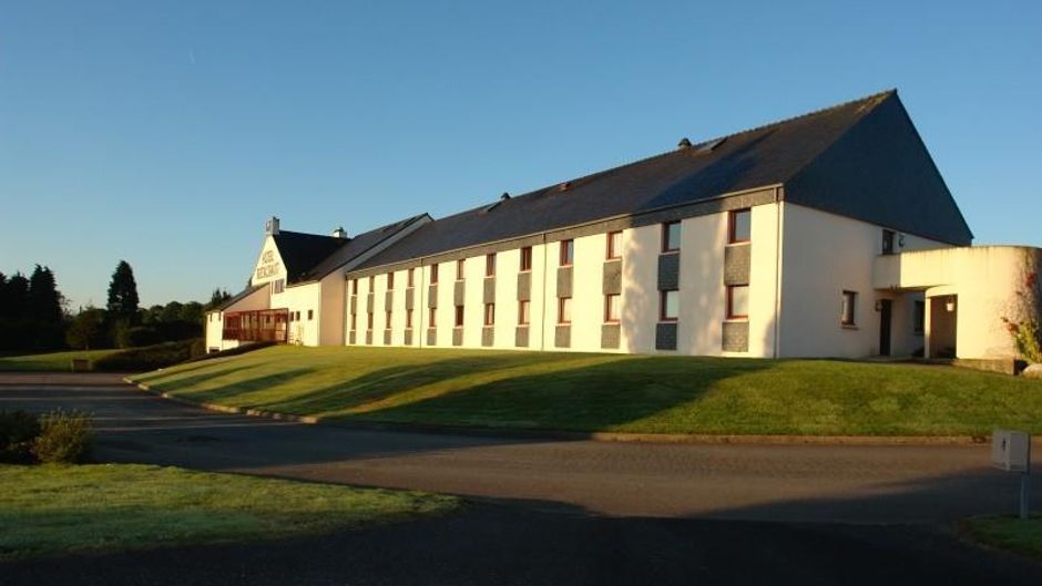 Brit Hotel Au Relais Du Vern Exterior