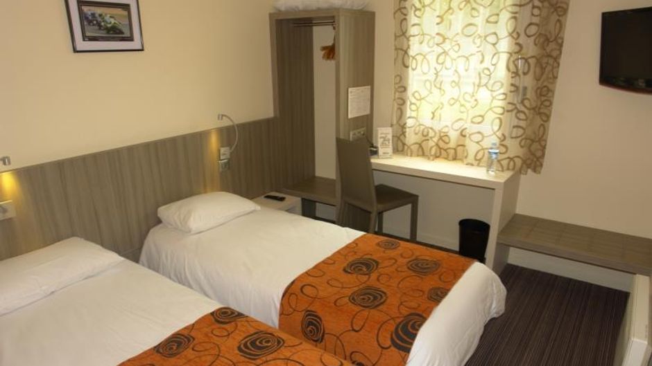 Brit Hotel Le Cottage Room