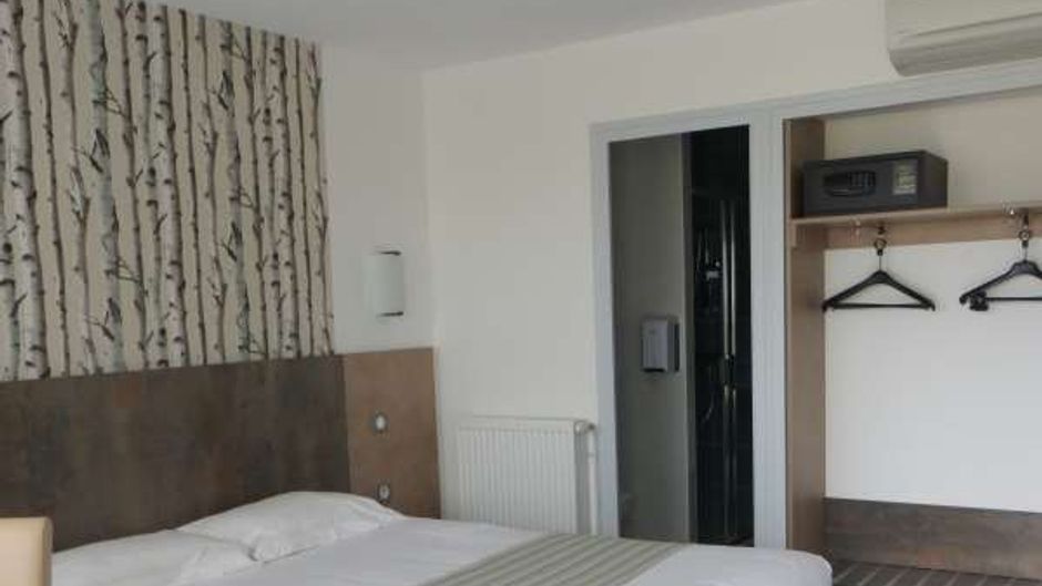 Brit Hotel Hermes Room