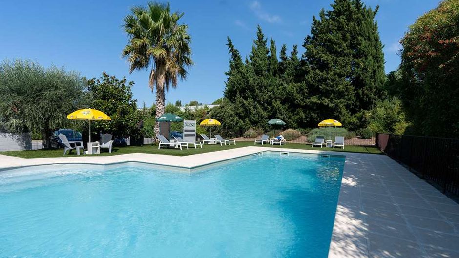 Brit Hotel Avignon Sud - Le Calendal Pool