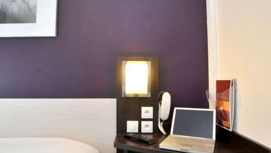 Brit Hotel Lyon Nord Dardilly Room