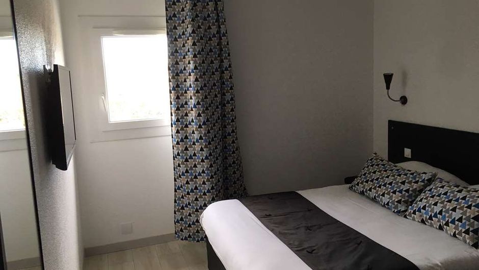 Brit Hotel Salon de Provence Room