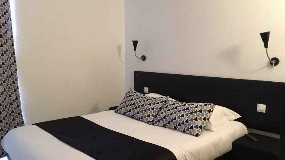 Brit Hotel Salon de Provence Room