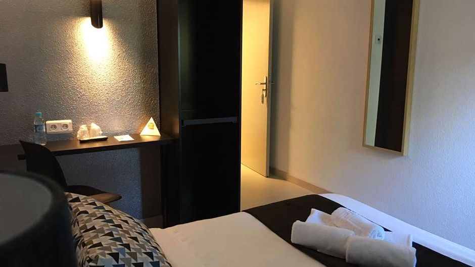 Brit Hotel Salon de Provence Room