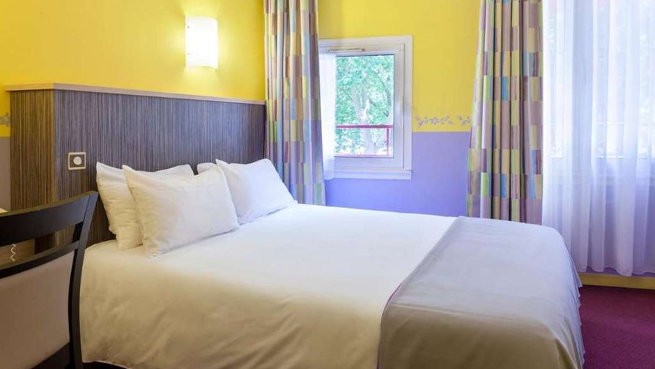 Brit Hotel Le Lion d'Or Chinon Room