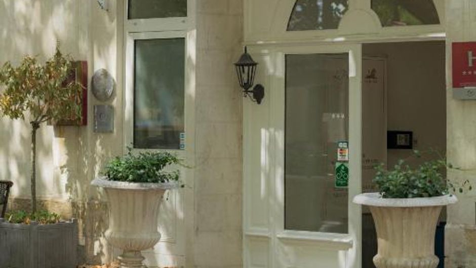 Brit Hotel Le Lion d'Or Chinon Exterior