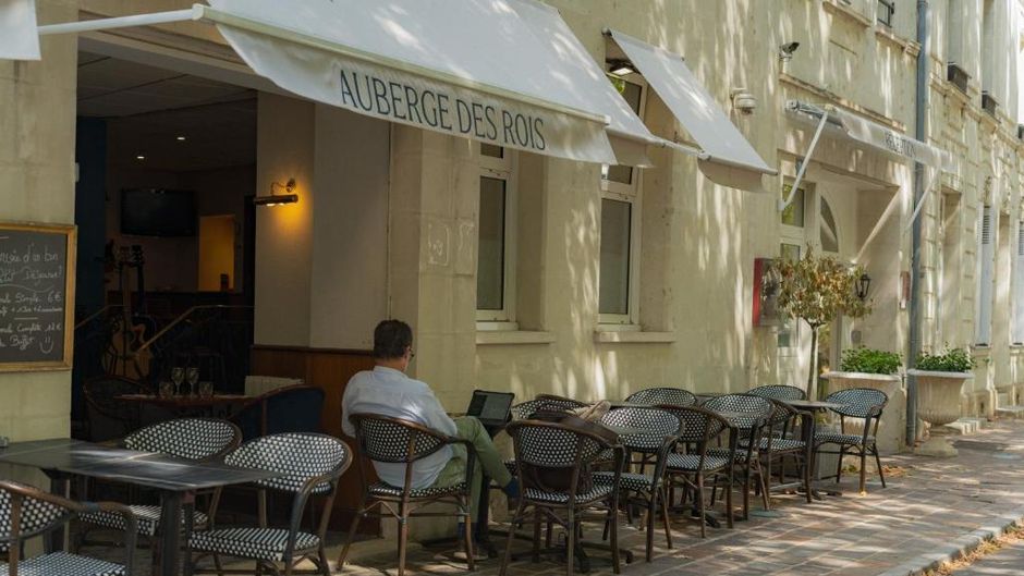 Brit Hotel Le Lion d'Or Chinon Exterior