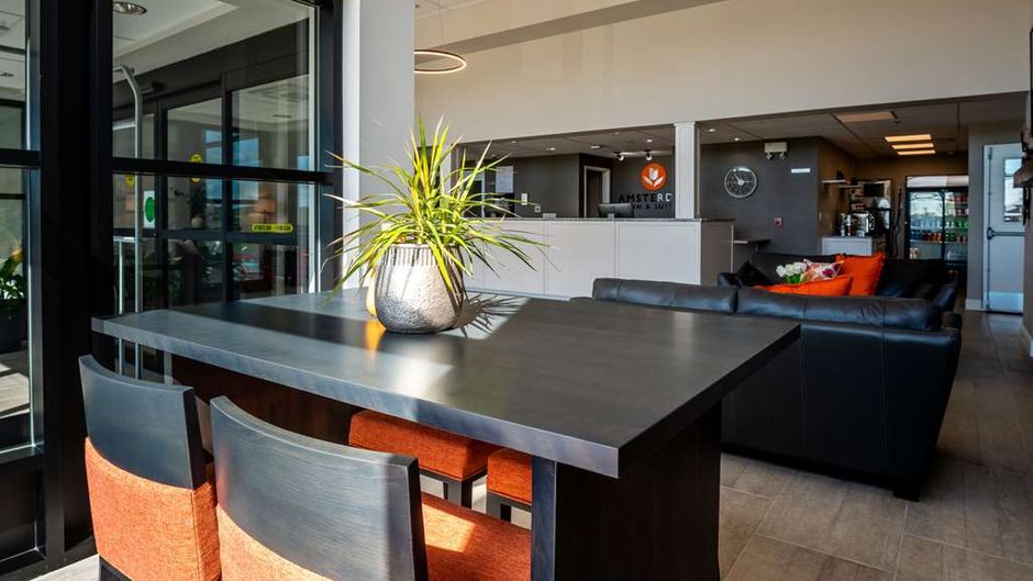 Amsterdam Inn & Suites, Ascend Hotel Lobby