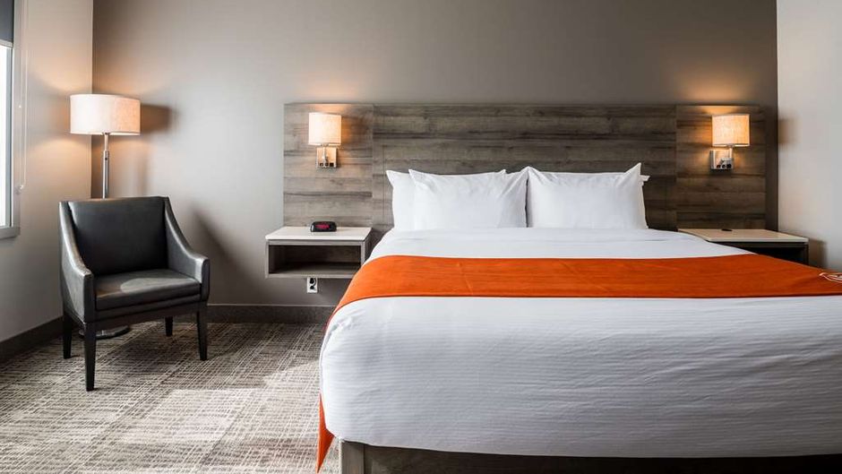Amsterdam Inn & Suites, Ascend Hotel Room